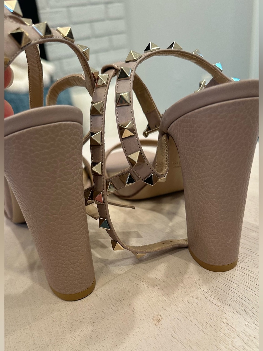 Valentino Garavani Rockstud Leather Block Heel Sandals – Size 39 / US 9 - Picture 5 of 9